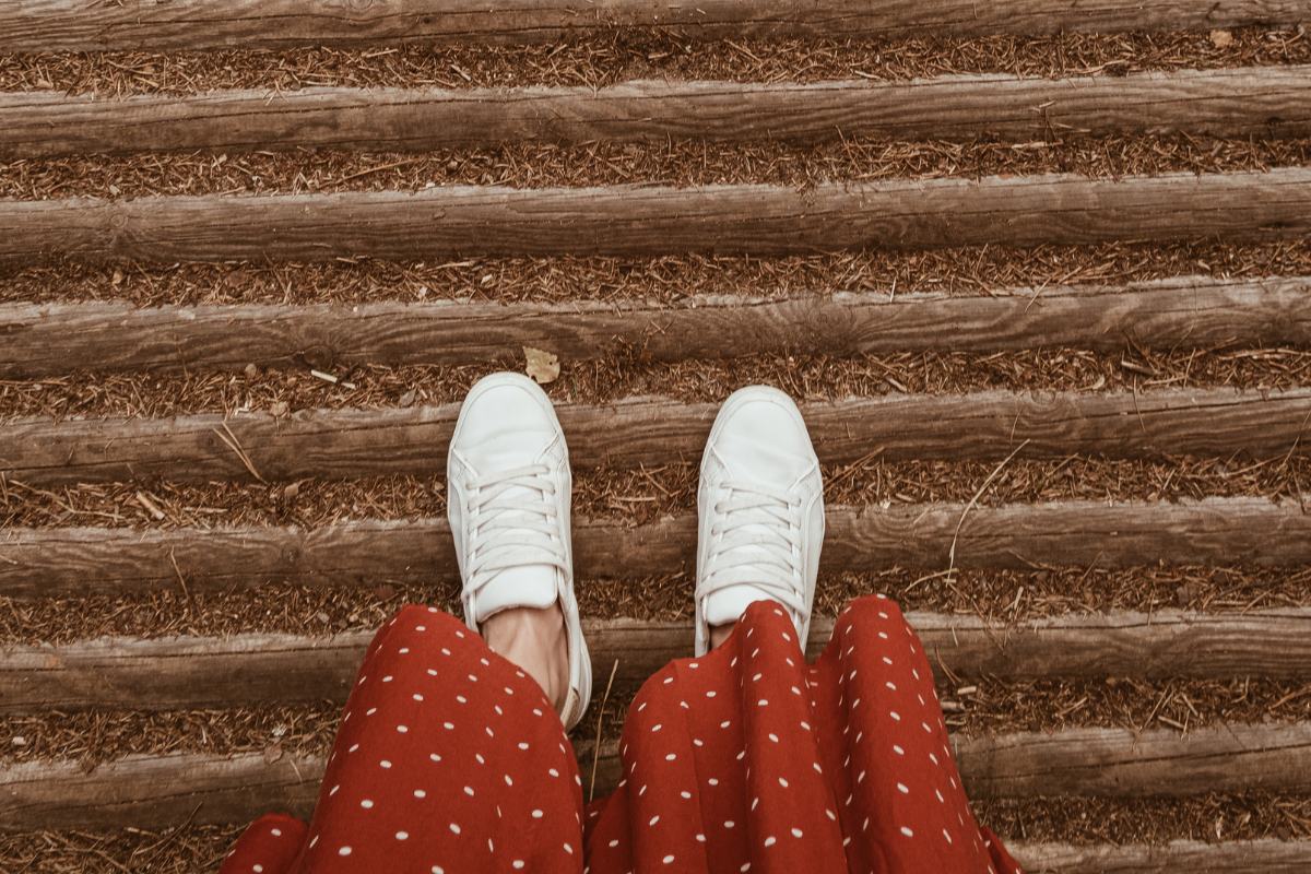 vestido com calçado